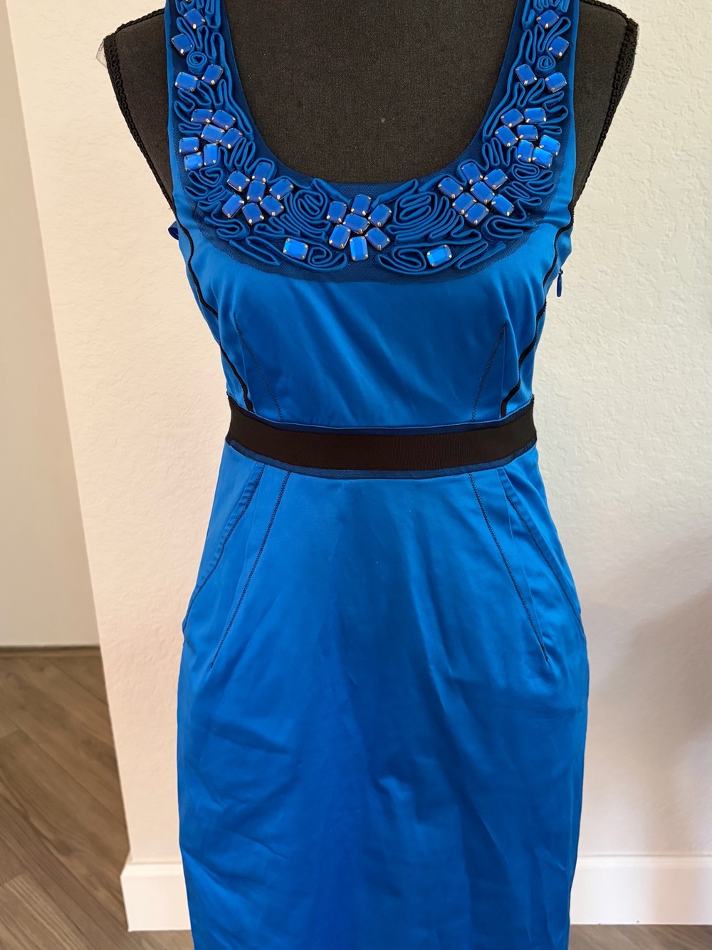 BCBG Maxazria Women's Size 0 Royal Blue Beaded Sleeveless Formal Dress